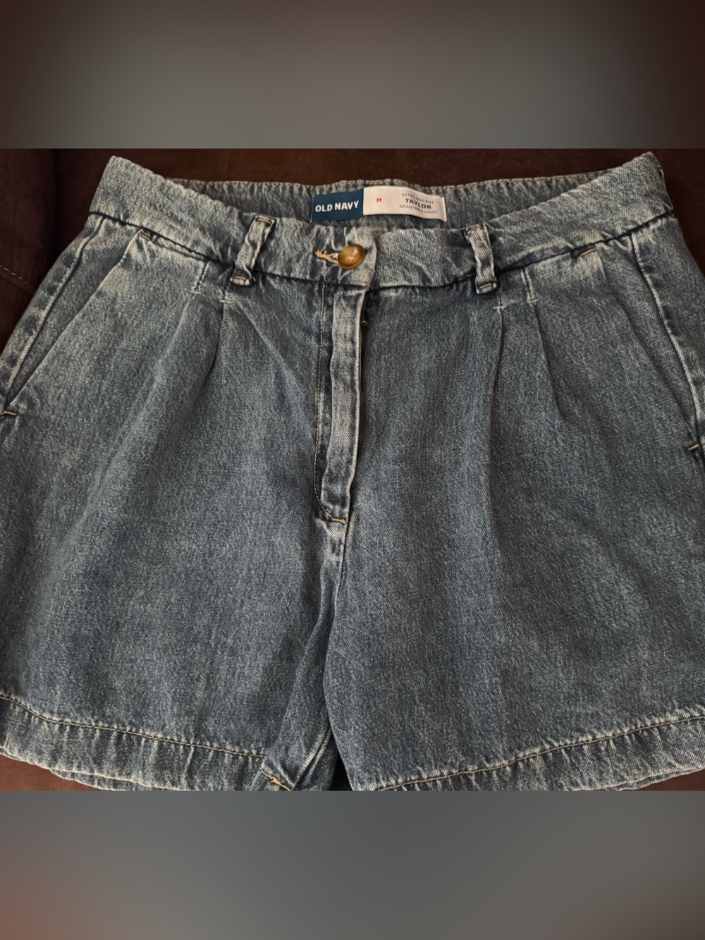 Old Navy Taylor Extra High rise adjustable waist jean shorts -SZ M
Y1
